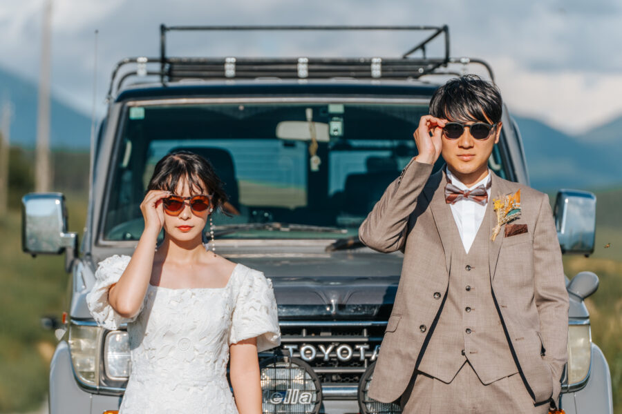 愛車と新郎新婦